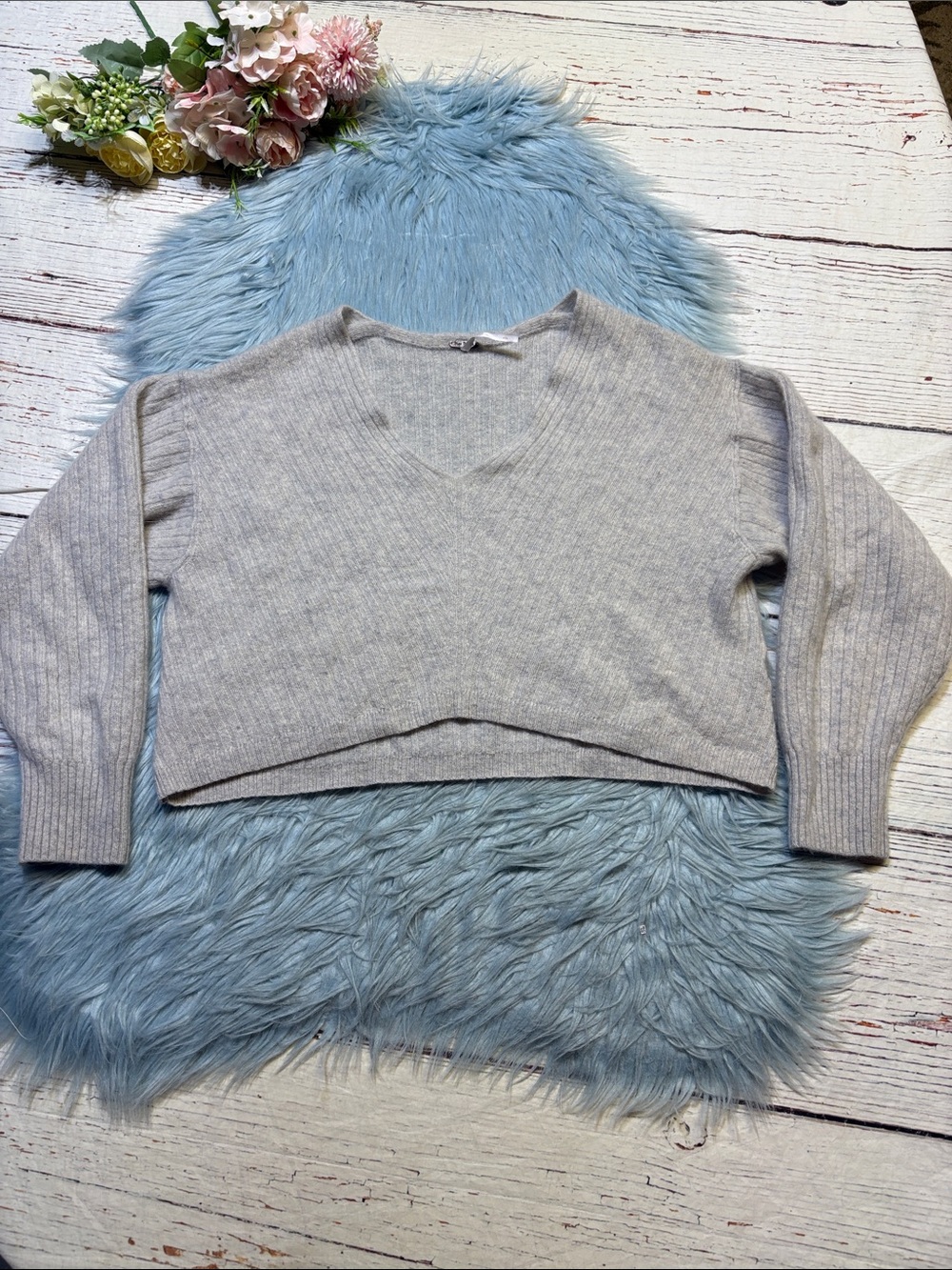 Free People Heather Gray V-Neck Cropped Cashmere Sweater sz S